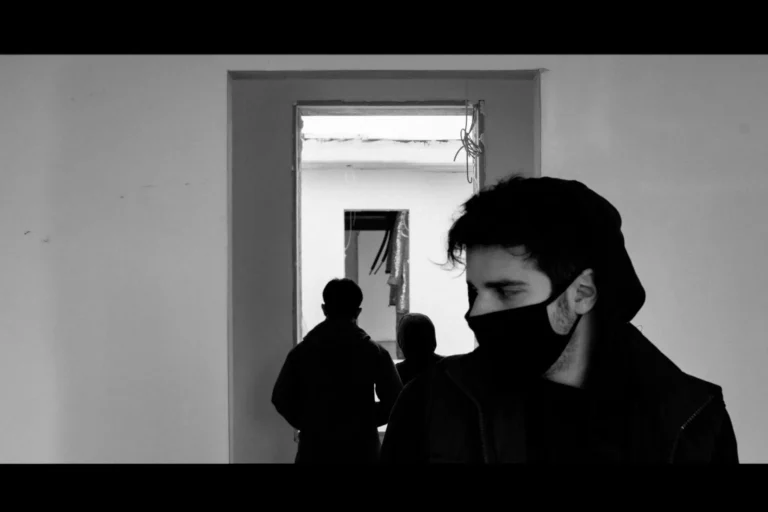 pandimia-tis-autoamfisvitisis-scaled